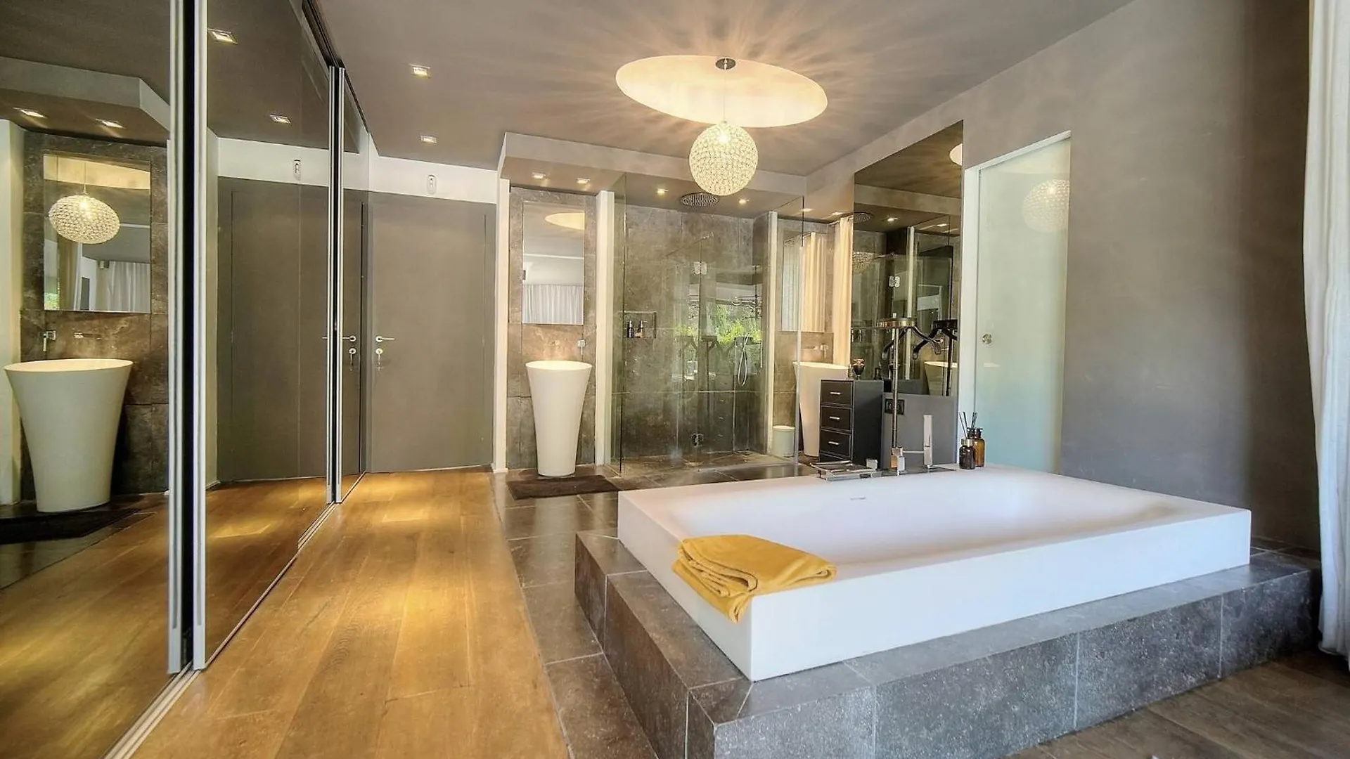 לה קאנה Ines By Terrys Homes 0*, לה קאנה צרפת